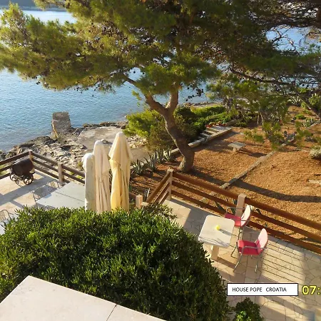 Beachfront House Pope 住宿加早餐酒店 *