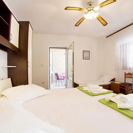 Bed & Breakfast Beachfront House Pope Selca (Brac)