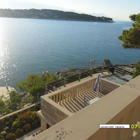 Beachfront House Pope 3* Selca (Brac)