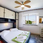 Bed and Breakfast Beachfront House Pope Selca (Brac)