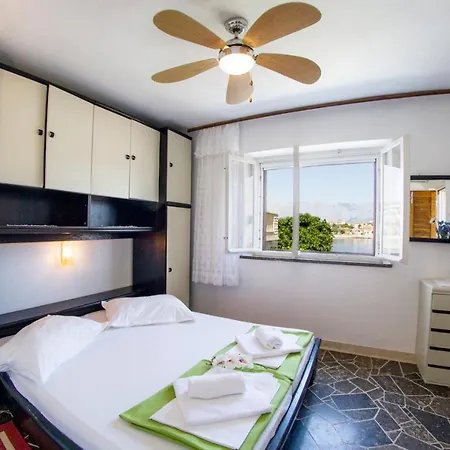 Bed & Breakfast Beachfront House Pope Selca (Brac)