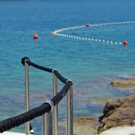 Beachfront House Pope 3* Selca (Brac)