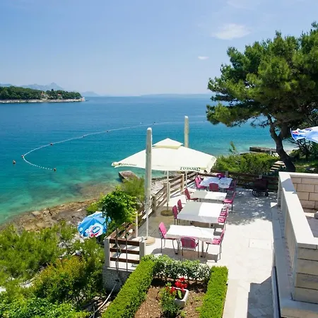 Beachfront House Pope Bed & Breakfast