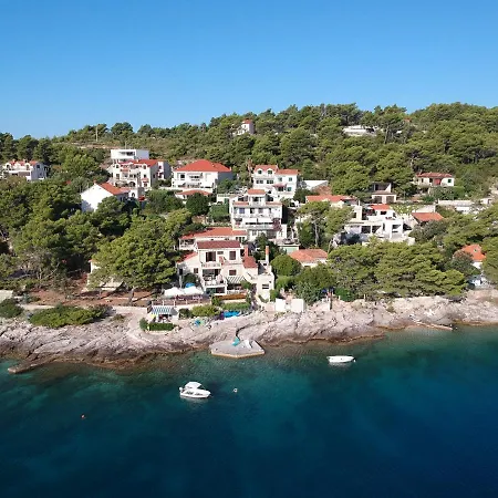 Beachfront House Pope * Selca (Brac)