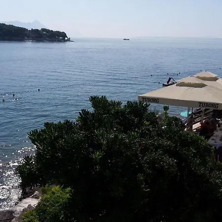 Beachfront House Pope 3* Selca (Brac)