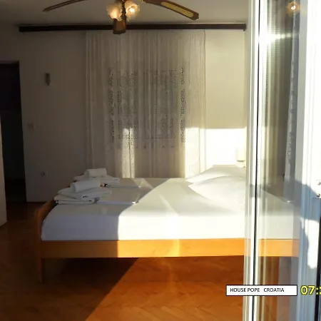 Bed & Breakfast Beachfront House Pope *