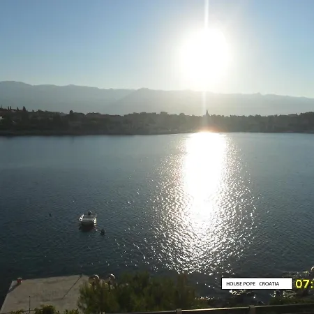 Beachfront House Pope 3* Selca (Brac)